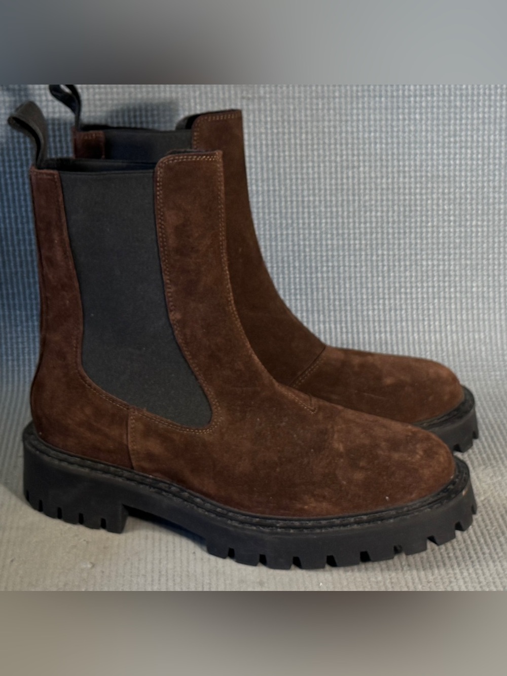 LAST Demmi Chelsea Boots Suede Women’s Size 10‎ US 41 EU